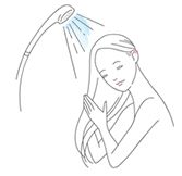 シャンプーの前に髪と地肌をぬるま湯でよく洗い流す。