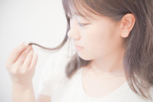 女性の抜け毛の原因とは 病気による抜け毛や対処方法についても解説 スカルプd ボーテ公式サイト アンファー